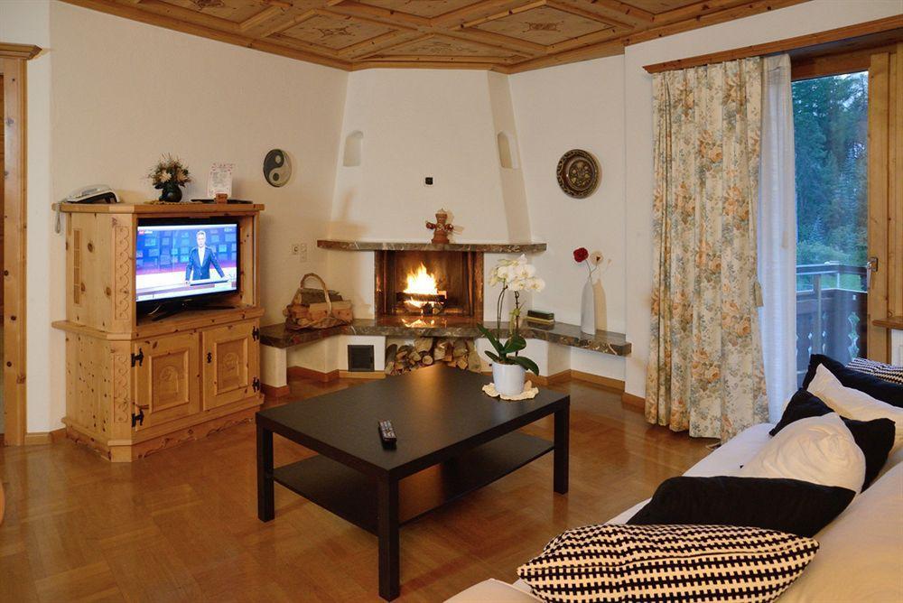 Hotel Corvatsch - Web Check-In Санкт-Мориц Экстерьер фото